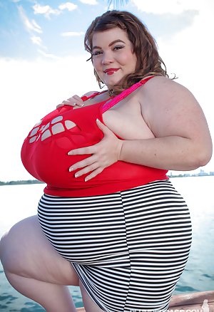 Huge Ssbbw Nude - SSBBW galleries with naked big boobs